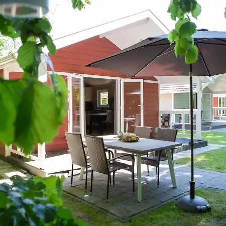 Beautiful With A Terrace, Located In A In Brabant 木屋 奥斯楚特