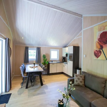 Beautiful With A Terrace, Located In A In Brabant 奥斯楚特