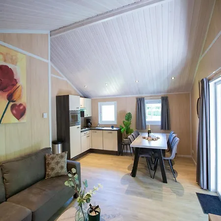Beautiful With A Terrace, Located In A In Brabant 木屋 *