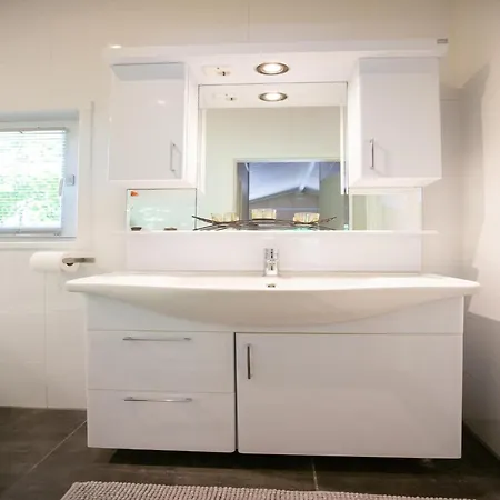 샬레 Beautiful With A Terrace, Located In A In Brabant *
