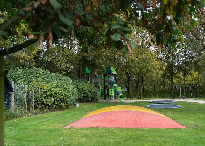 木屋 In Brabant With Cozy Covered Terrace