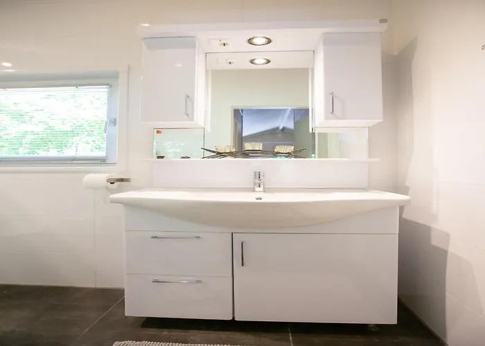 木屋 In Brabant With Cozy Covered Terrace *